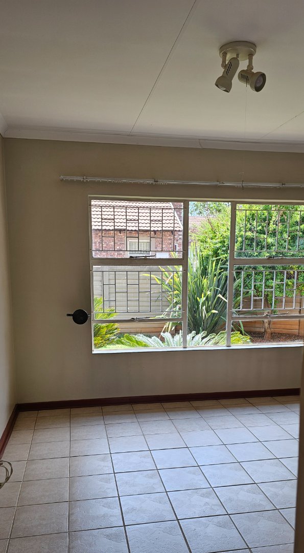 2 Bedroom Property for Sale in Langenhovenpark Free State